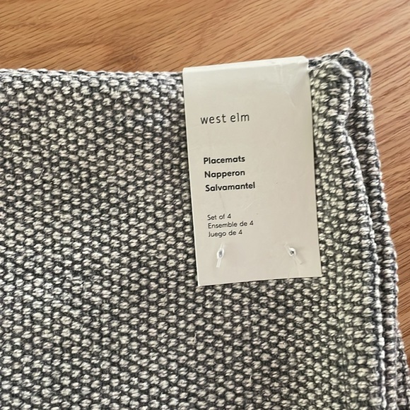 West elm Textured Cotton Canvas Placemats - Set of 4 - NWT in Platinum - Picture 4 of 6